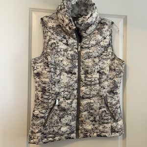 Calvin Klein Size Medium Gray/White Vest